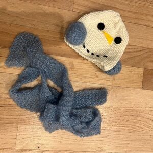 Adorable Snowman Knit Hat and Scarf Set newborn size but stretchy